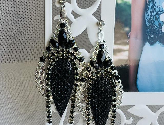 Luxusní crystal - maxi černé šperk šperky náušnice elegantní černá maxi svatba černé elegance luxusní bižuterie luxus dlouhé náušničky náušky ples plesové bižuterní festival štras párty na ples na svatbu na párty luxury štrasové na festival 