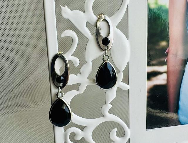 Luxusní crystal - černé šperk šperky náušnice elegantní černá svatba černé elegance fialové nerez luxusní bižuterie luxus náušničky náušky ples plesové bižuterní bižu festival zářivé fialkové třpytivé družička na ples na svatbu luxury svědek nerezové zapínání na festival 