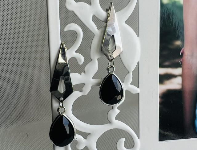 Luxusní crystal - s černou kapkou šperk šperky náušnice elegantní černá svatba černé elegance fialové nerez luxusní bižuterie luxus náušničky náušky ples plesové bižuterní bižu festival zářivé fialkové třpytivé družička na ples na svatbu luxury svědek nerezové zapínání na festival 