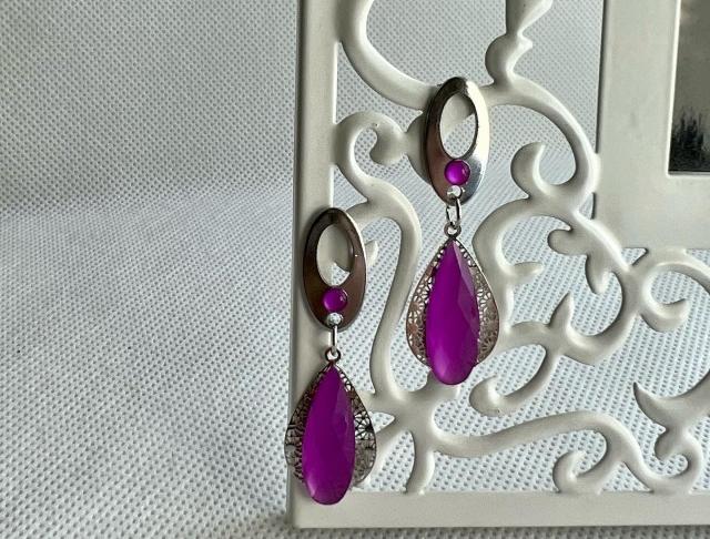 Luxusní crystal - neon magenta šperk šperky náušnice elegantní svatba elegance fialové nerez luxusní bižuterie luxus náušničky náušky ples plesové bižuterní bižu festival zářivé fialkové třpytivé družička na ples na svatbu magenta luxury svědek nerezové zapínání na festival 