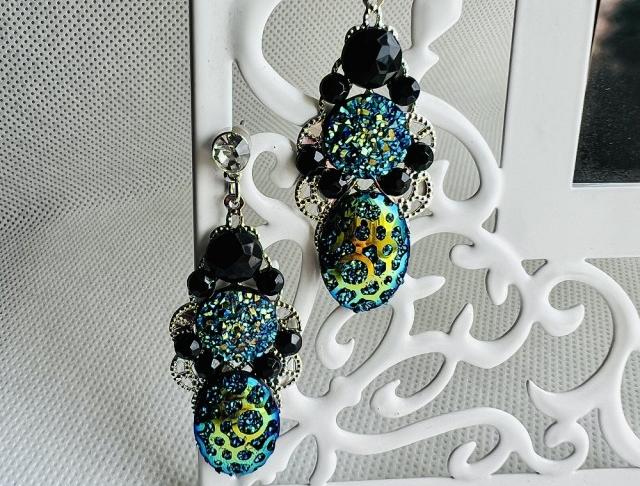 LC klasické - tyrkysově černé šperk šperky náušnice elegantní černá svatba černé tyrkysová elegance fialové luxusní bižuterie luxus náušničky náušky tyrkys tyrkysové ples plesové bižuterní bižu festival zářivé fialkové třpytivé družička na ples na svatbu luxury svědek maturák maturiťák na festival maturitní ples 