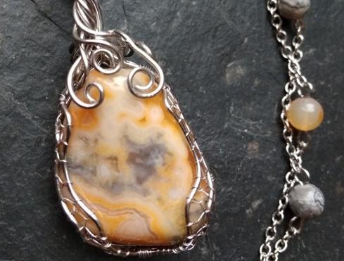 Oboustranný náhrdelník achát žlutý šperky dárek svátek výročí řetízek nerez ocel minerály wire-wrapping kameny drátkování ruční výroba pro ženy hand-made 