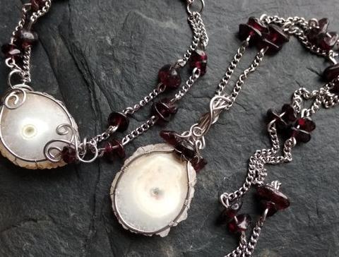 Souprava křišťálová růže s granátky šperky dárek svátek výročí řetízek nerez ocel minerály wire-wrapping kameny drátkování ruční výroba pro ženy hand-made 