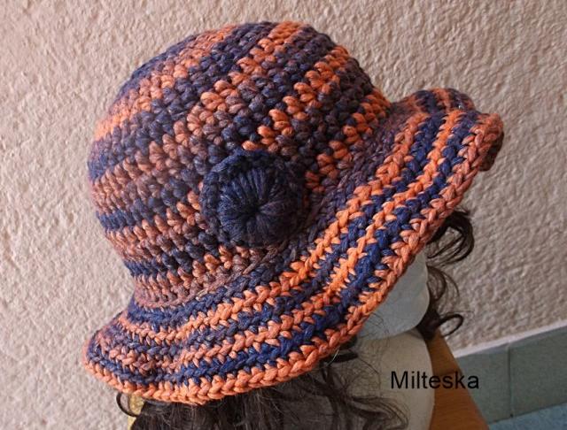 háčkovaná čepice-modrá