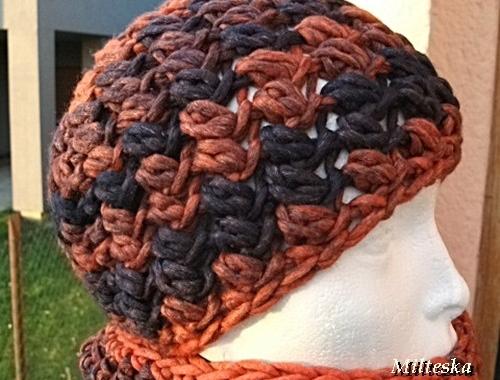 háčkovaná čepice-modrá