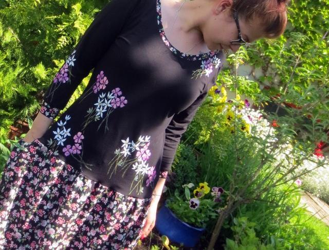 Šaty plné romantiky malba květy elegantní šaty luxusní originál třpytivé 