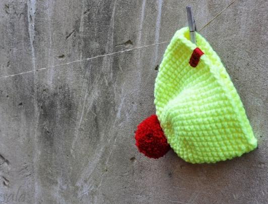 Čepice Neonka žlutavá kulich zima čepice žlutá neon háčkované akryl vínová kulíšek čepka bambule svítivá neonový teplo huňatá neonka 