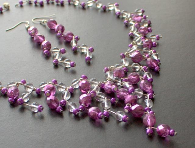 ODÍT SE PURPUREM princezna list svatba svatební ples lísteček plesový nevěsta bál 