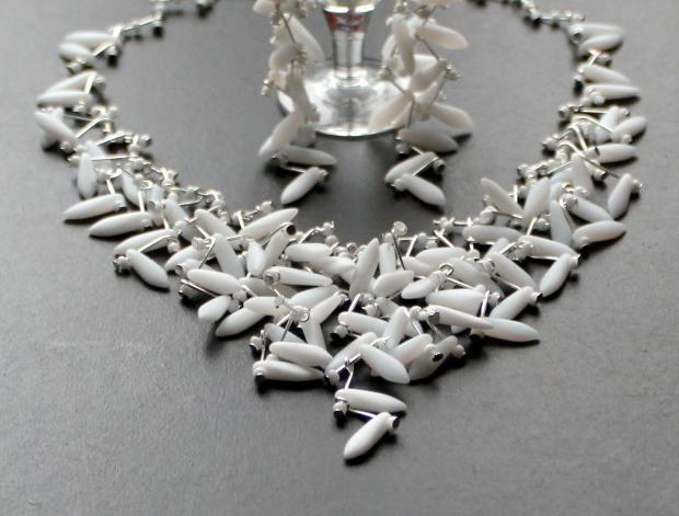 ZASNĚŽENOU KRAJINOU šperk náhrdelník náušnice elegantní svatba svatební karamel slavnostní jedinečný blankyt metal bohatý červánky větev purpur exkluzivní zdobný nach větévky růžováautorský 