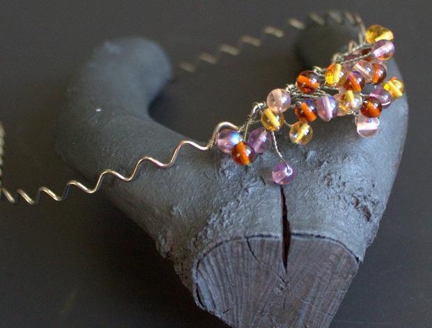 NĚŽNÝ PODZIMNÍ TŘPYT korálky svatba čelenka perličky svatební ples plesový fascinátor české sklo obroučka tiara czech beads 