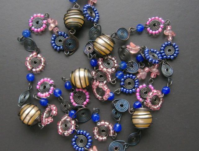 Dlouhý kytičkový modrý a růžový elegantní sada spirála výrazný autorský výrazné jedinečný komplet handmade jedinečné 