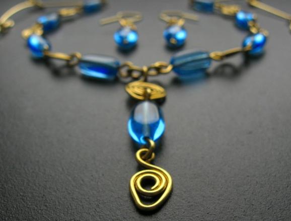 Modrá smyslnost elegantní oči extravagantní spirála luxusní autorský autorské masivní mosaz spirály zářivé očka 