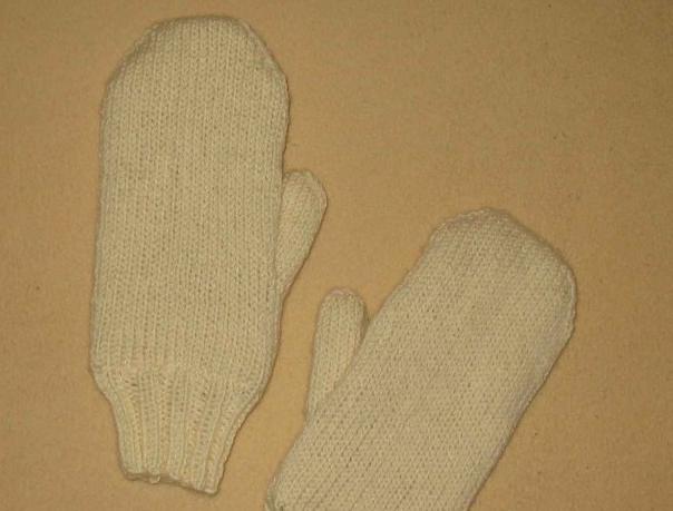 Háčkovaná bílá se srdíčky - 50cm