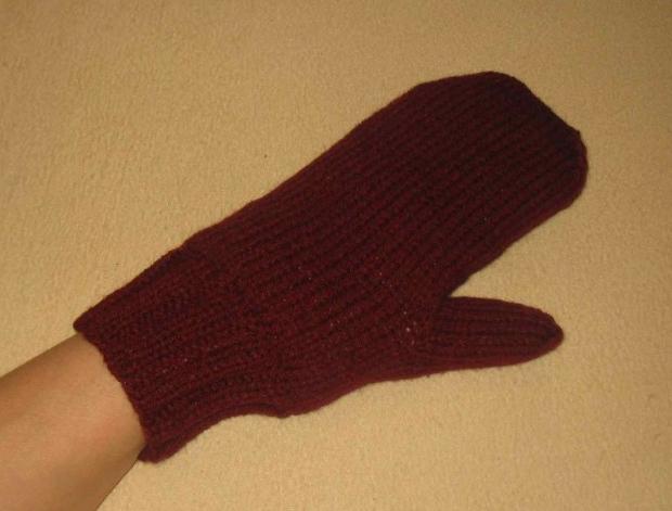 Háčkovaná bílá se srdíčky - 50cm