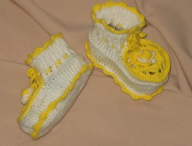 Háčkovaná bílá se srdíčky - 50cm