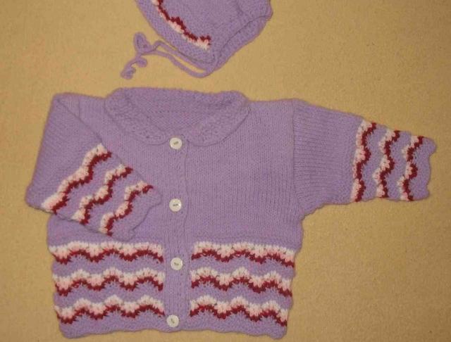 Háčkovaná bílá se srdíčky - 50cm