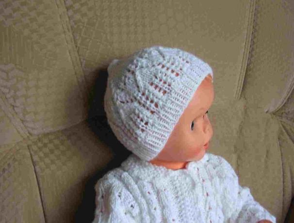 Háčkovaná bílá se srdíčky - 50cm