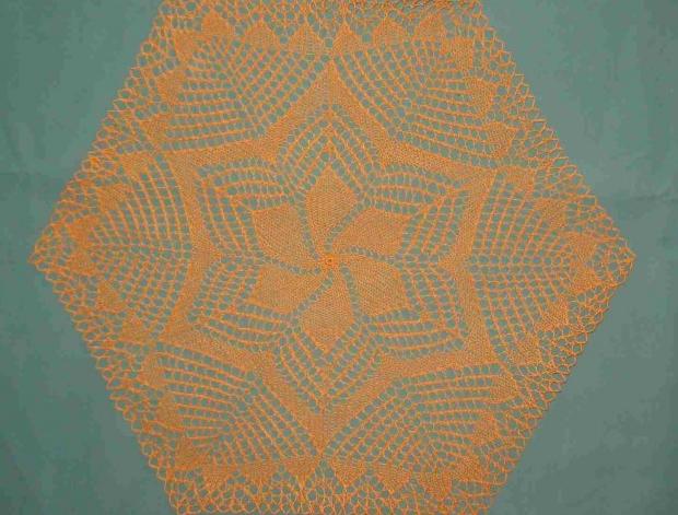 Háčkovaná bílá se srdíčky - 50cm