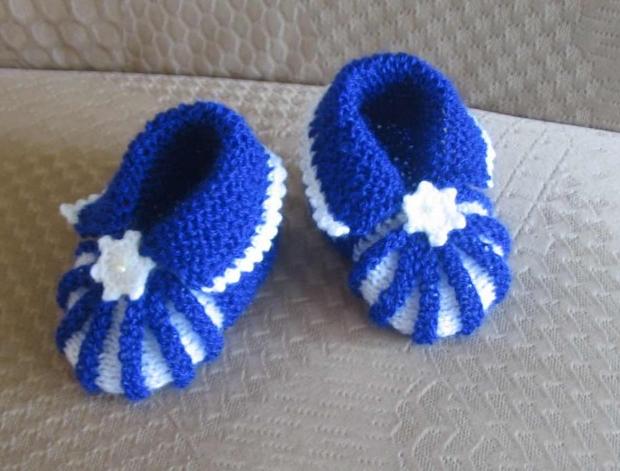 Háčkovaná bílá se srdíčky - 50cm