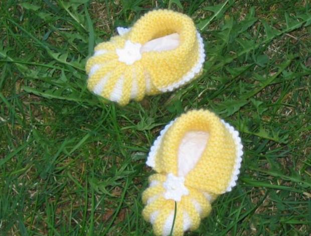 Háčkovaná bílá se srdíčky - 50cm