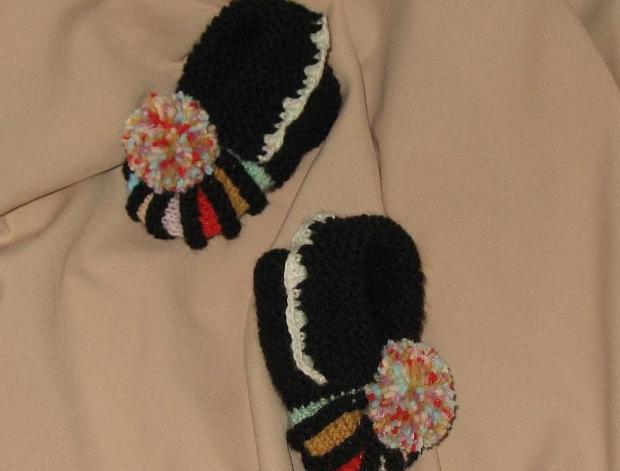 Háčkovaná bílá se srdíčky - 50cm