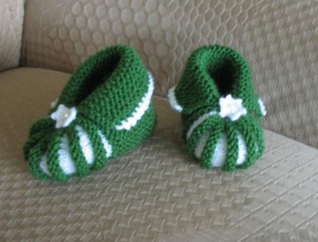 Háčkovaná bílá se srdíčky - 50cm