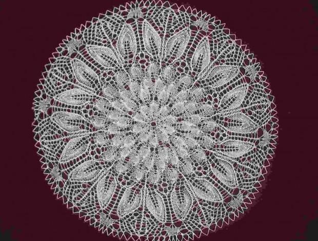 Háčkovaná bílá se srdíčky - 50cm