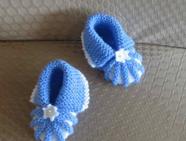 Háčkovaná bílá se srdíčky - 50cm