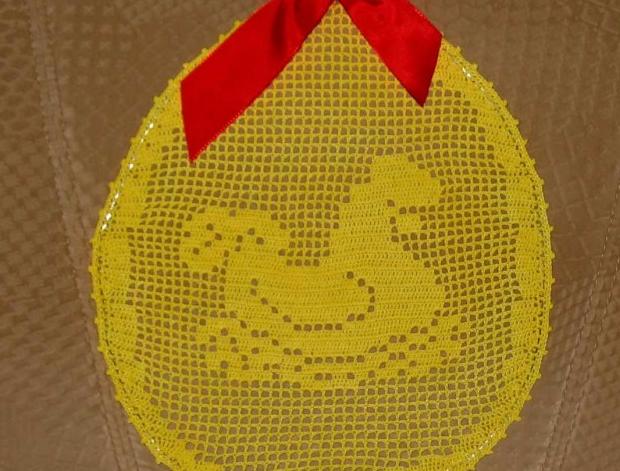 Háčkovaná bílá se srdíčky - 50cm