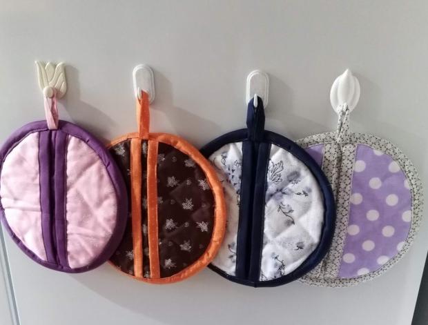 Háčkovaná bílá se srdíčky - 50cm