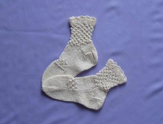 Háčkovaná bílá se srdíčky - 50cm