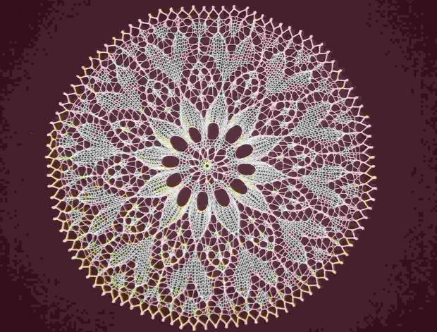 Háčkovaná bílá se srdíčky - 50cm