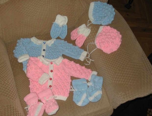 Háčkovaná bílá se srdíčky - 50cm