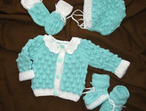 Hurááá z porodnice domů dárek čepička pletení pletené miminko mimino svetřík soupravička komplet bačkůrky rukavičky kojenec novorozeně kojenecká soupravička novorozenecká kompletek 