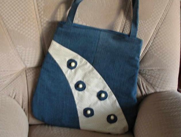 Háčkovaná bílá se srdíčky - 50cm