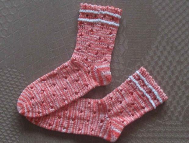 Háčkovaná bílá se srdíčky - 50cm