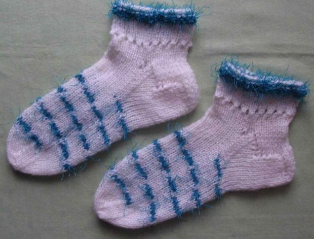 Háčkovaná bílá se srdíčky - 50cm