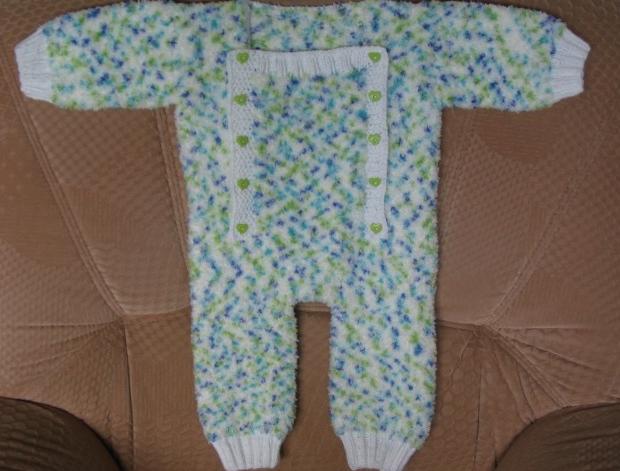 Háčkovaná bílá se srdíčky - 50cm