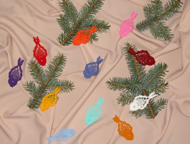 Háčkovaná bílá se srdíčky - 50cm