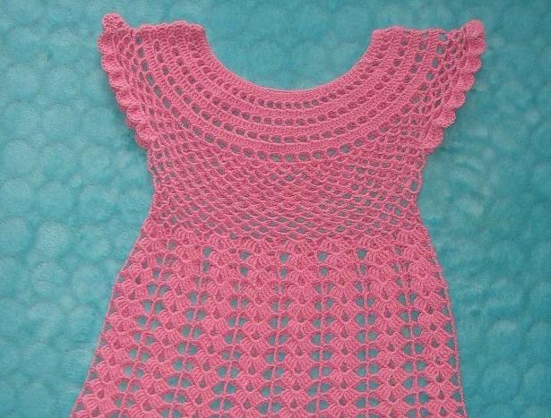 Háčkovaná bílá se srdíčky - 50cm