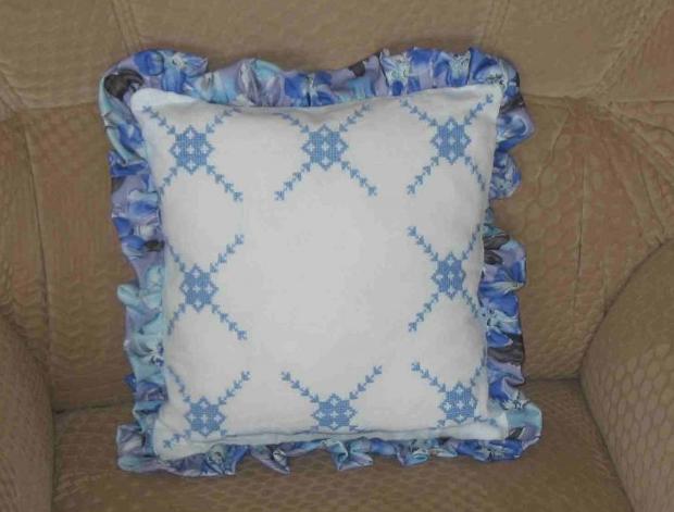 Háčkovaná bílá se srdíčky - 50cm