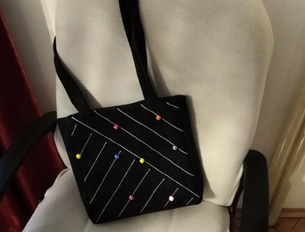 Háčkovaná bílá se srdíčky - 50cm