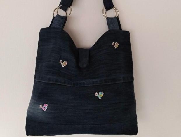 Háčkovaná bílá se srdíčky - 50cm