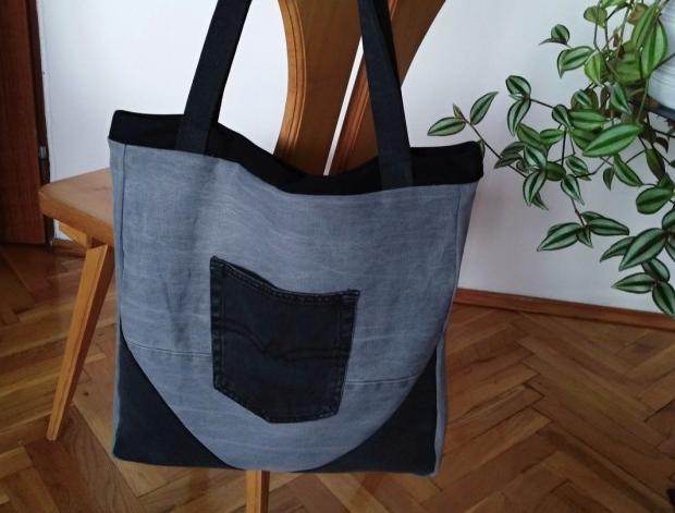 Háčkovaná bílá se srdíčky - 50cm