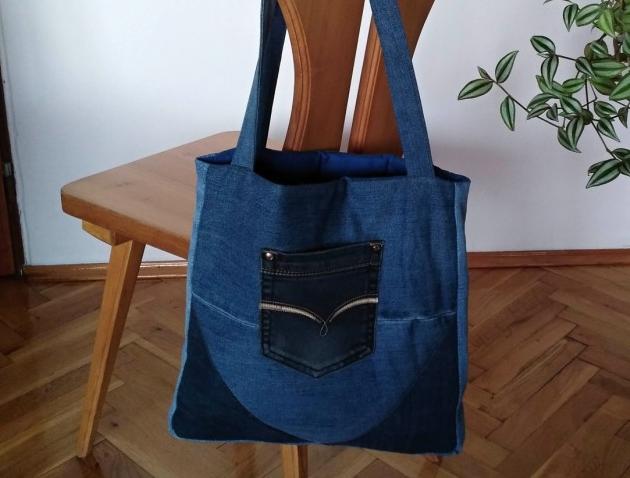 Háčkovaná bílá se srdíčky - 50cm