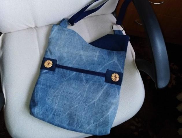 Háčkovaná bílá se srdíčky - 50cm