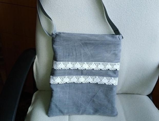 Háčkovaná bílá se srdíčky - 50cm