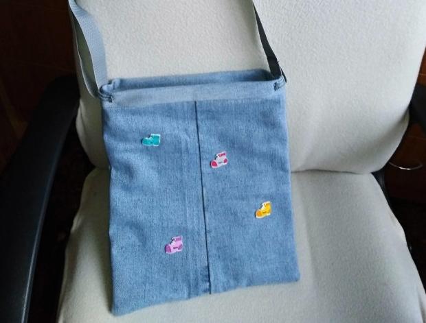 Háčkovaná bílá se srdíčky - 50cm