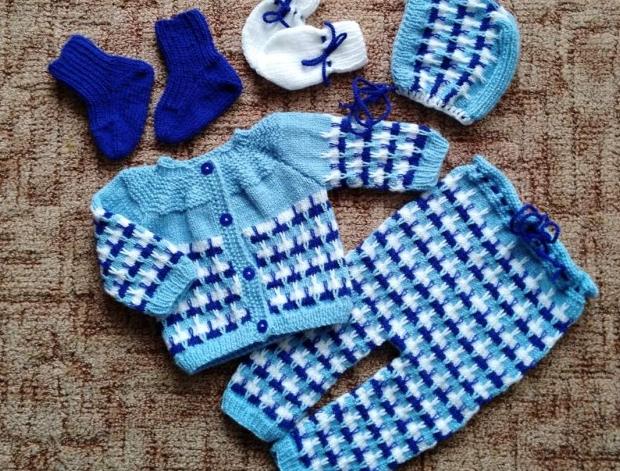 Háčkovaná bílá se srdíčky - 50cm