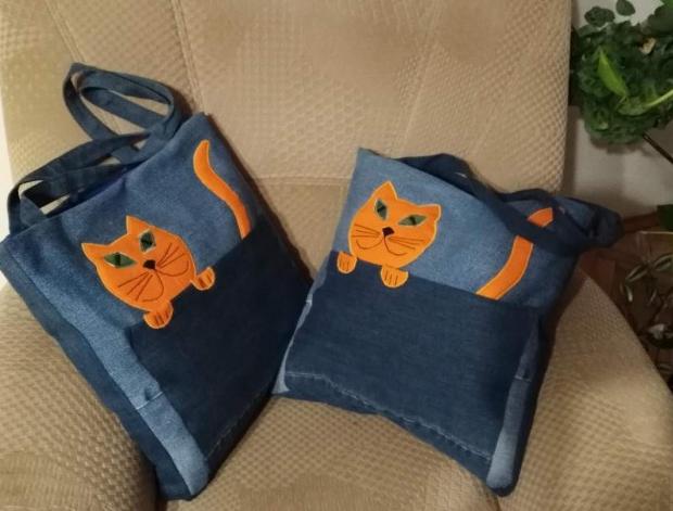 Háčkovaná bílá se srdíčky - 50cm